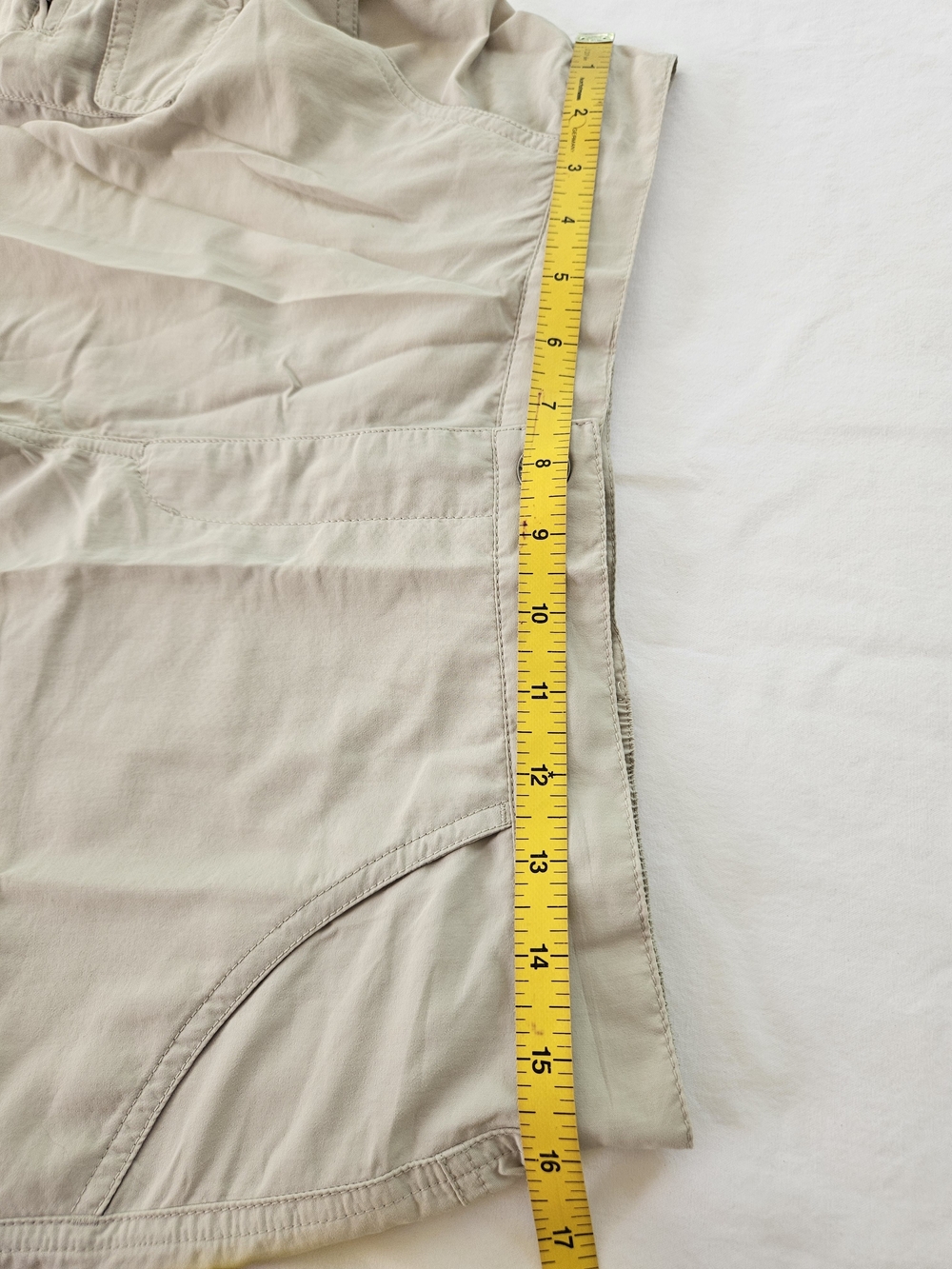 White Sierra Women's Crystal Covr Shorts Pale Taupe Beige Gorpcore NWT Medium - Picture 2 of 7